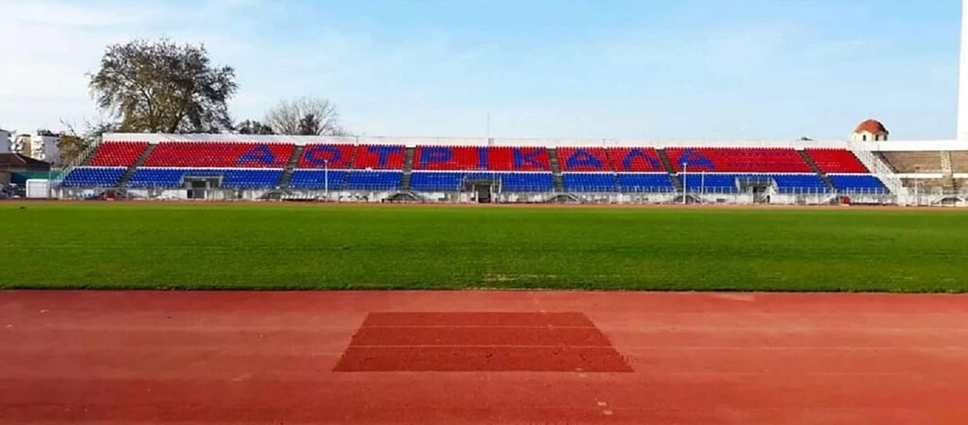 Τρίκαλα: Παντρεύτηκαν στο γήπεδο (φώτο)